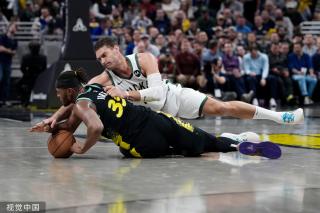 快船131-116击败黄蜂！哈登创79年NBA纪录，前无古人（快船131-116力克黄蜂，哈登缔造NBA79年纪录，史无前例）